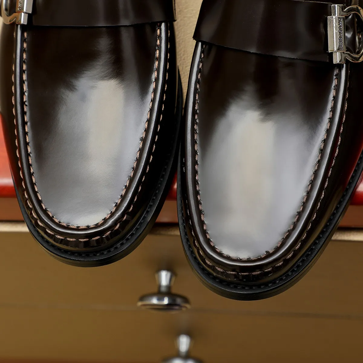 Men's shoes 250 Ferragamo [Ferragamo] top imported suit men's shoes 💯Original copy of the official website, product materials: selected imported embossed calfskin + luxury hardware buckle accessories ~ imported water-dyed cow 🐂 leather lining. Strong three-dimensional visual effect, original combination outsole, multiple colors available😘 Size: 39-44 (38.45.46. Customized)
